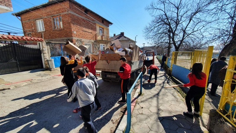Проведе се втората кампания за събиране на ненужна хартия и картон в училищата в община Петрич
